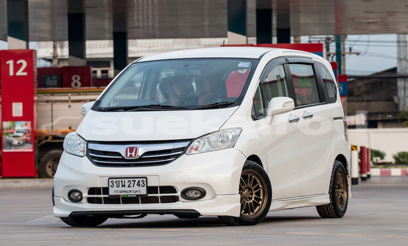 Buy Used Honda Freed White Car in Bangkok in Bangkok