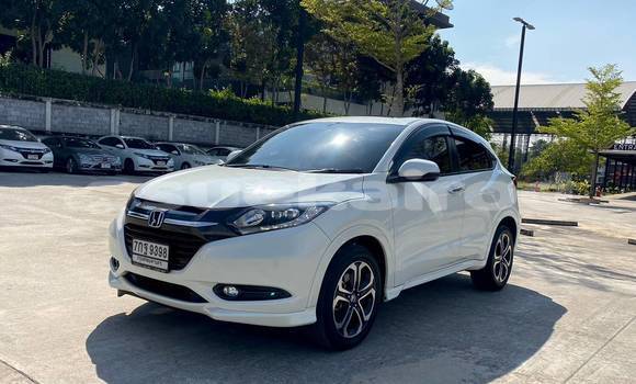 Buy Used Honda HR-V White Car in Bangkok in Bangkok