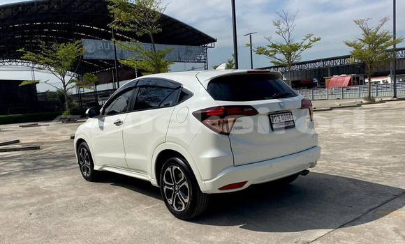 Buy Used Honda HR-V White Car in Bangkok in Bangkok Buy Used Honda HR-V White Car in Bangkok in Bangkok