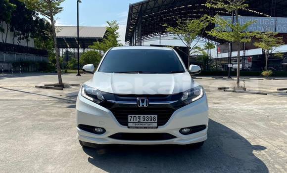 Buy Used Honda HR-V White Car in Bangkok in Bangkok Buy Used Honda HR-V White Car in Bangkok in Bangkok
