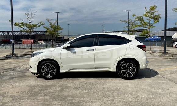 Buy Used Honda HR-V White Car in Bangkok in Bangkok Buy Used Honda HR-V White Car in Bangkok in Bangkok