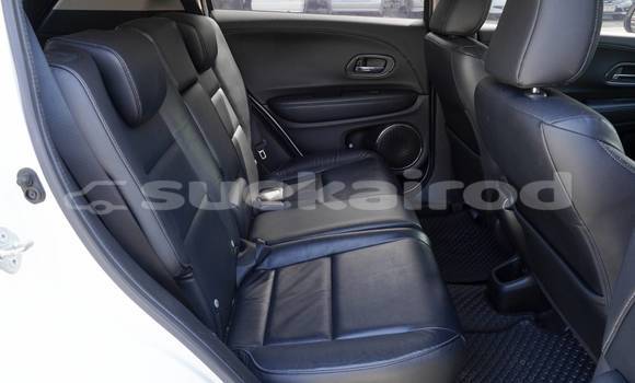 Buy Used Honda HR-V White Car in Bangkok in Bangkok Buy Used Honda HR-V White Car in Bangkok in Bangkok