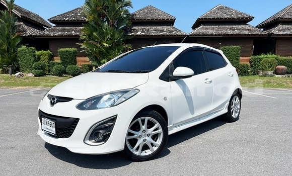ซื้อ รถมือสอง Mazda 2 ขาว รถยนต์ ใน %{เมือง} ใน กรุงเทพมหานคร