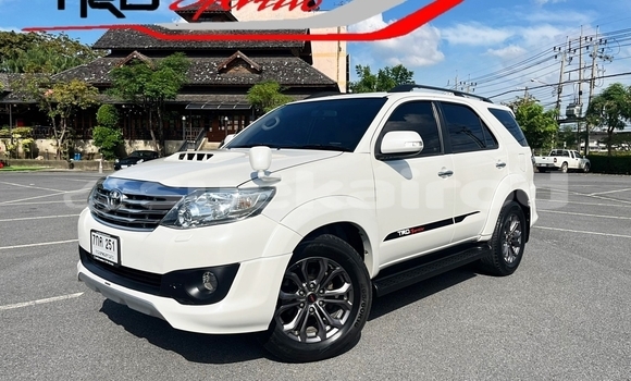 Buy Used Toyota Fortuner White Car in Bangkok in Bangkok