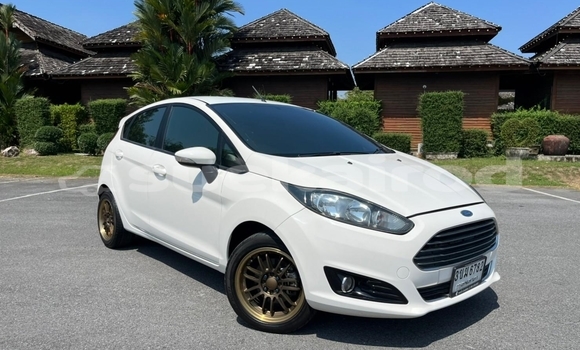 ซื้อ รถมือสอง Ford Fiesta ขาว รถยนต์ ใน %{เมือง} ใน กรุงเทพมหานคร