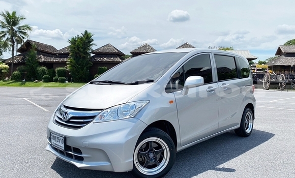 ซื้อ รถมือสอง Honda Freed อื่น ๆ รถยนต์ ใน %{เมือง} ใน กรุงเทพมหานคร