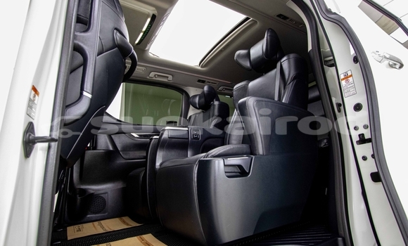Buy Used Toyota Alphard White Car in Bangkok in Bangkok Buy Used Toyota Alphard White Car in Bangkok in Bangkok