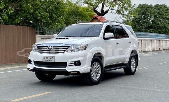 Buy Used Toyota Fortuner White Car in Bangkok in Bangkok