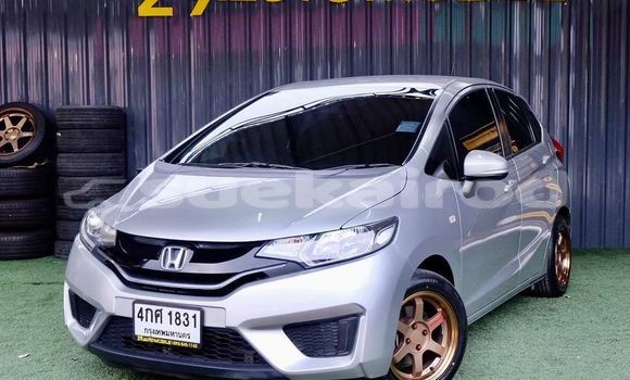 ซื้อ รถมือสอง Honda Jazz เงิน รถยนต์ ใน %{เมือง} ใน กรุงเทพมหานคร