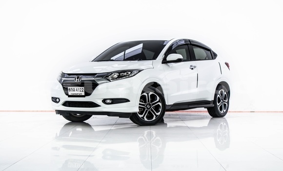 ซื้อ รถมือสอง Honda HR–V ขาว รถยนต์ ใน %{เมือง} ใน กรุงเทพมหานคร