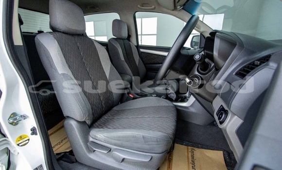 Buy Used Chevrolet Corolado White Car in Bangkok in Bangkok Buy Used Chevrolet Corolado White Car in Bangkok in Bangkok