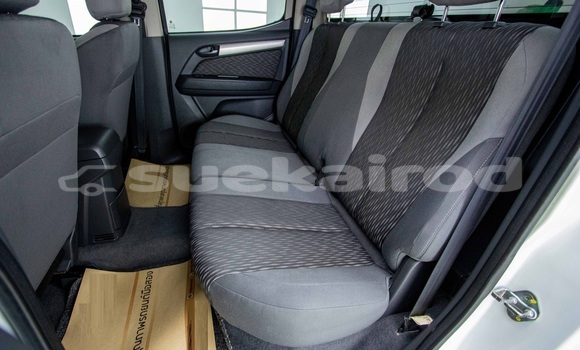 Buy Used Chevrolet Corolado White Car in Bangkok in Bangkok Buy Used Chevrolet Corolado White Car in Bangkok in Bangkok
