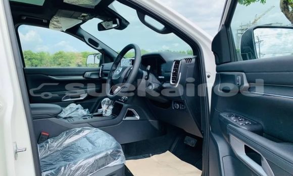 Buy Used Ford Everest White Car in Bangkok in Bangkok Buy Used Ford Everest White Car in Bangkok in Bangkok