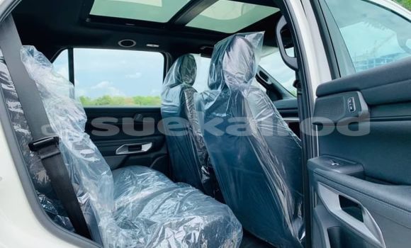 Buy Used Ford Everest White Car in Bangkok in Bangkok Buy Used Ford Everest White Car in Bangkok in Bangkok