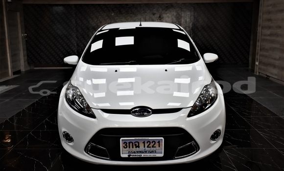 ซื้อ รถมือสอง Ford Fiesta ขาว รถยนต์ ใน %{เมือง} ใน กรุงเทพมหานคร