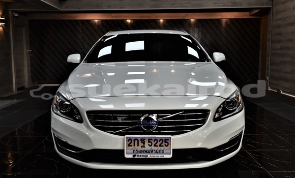 ซื้อ รถมือสอง Volvo V60 ขาว รถยนต์ ใน %{เมือง} ใน กรุงเทพมหานคร