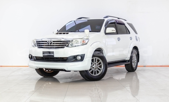 Buy Used Toyota Fortuner White Car in Bangkok in Bangkok