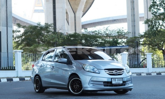 ซื้อ รถมือสอง Honda Brio เงิน รถยนต์ ใน %{เมือง} ใน กรุงเทพมหานคร