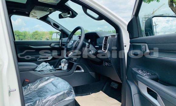 Buy Used Ford Everest White Car in Bangkok in Bangkok Buy Used Ford Everest White Car in Bangkok in Bangkok