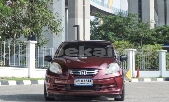 ซื้อ รถมือสอง Honda Brio สีแดง รถยนต์ ใน %{เมือง} ใน กรุงเทพมหานคร