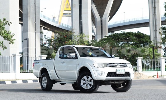 ซื้อ รถมือสอง Mitsubishi Triton ขาว รถยนต์ ใน %{เมือง} ใน กรุงเทพมหานคร