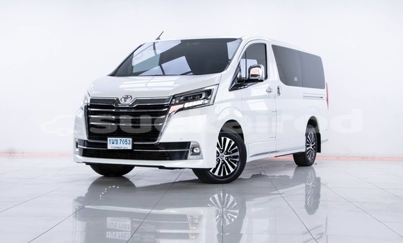 ซื้อ รถมือสอง Toyota Matrix ขาว รถยนต์ ใน %{เมือง} ใน กรุงเทพมหานคร