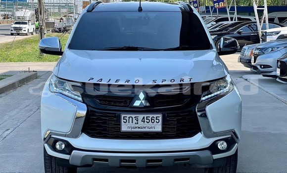 Buy Used Mitsubishi Pajero White Car in Bangkok in Bangkok Buy Used Mitsubishi Pajero White Car in Bangkok in Bangkok