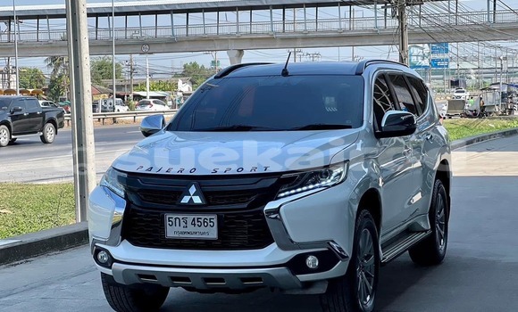 Buy Used Mitsubishi Pajero White Car in Bangkok in Bangkok Buy Used Mitsubishi Pajero White Car in Bangkok in Bangkok