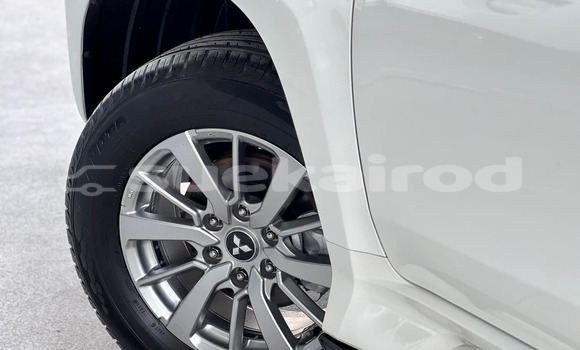 Buy Used Mitsubishi Pajero White Car in Bangkok in Bangkok Buy Used Mitsubishi Pajero White Car in Bangkok in Bangkok