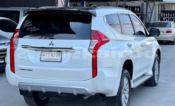 Buy Used Mitsubishi Pajero White Car in Bangkok in Bangkok Buy Used Mitsubishi Pajero White Car in Bangkok in Bangkok