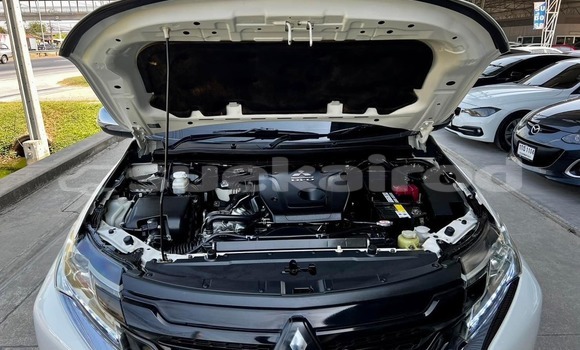 Buy Used Mitsubishi Pajero White Car in Bangkok in Bangkok Buy Used Mitsubishi Pajero White Car in Bangkok in Bangkok