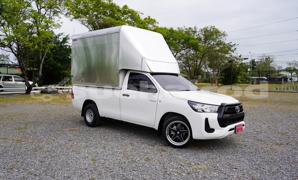 Buy Used Toyota Hiluxe Revo White Car in Bangkok in Bangkok