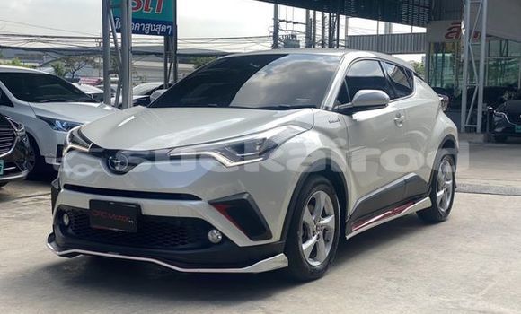 ซื้อ รถมือสอง Toyota C-HR ขาว รถยนต์ ใน %{เมือง} ใน กรุงเทพมหานคร ซื้อ รถมือสอง Toyota C-HR ขาว รถยนต์ ใน %{เมือง} ใน กรุงเทพมหานคร