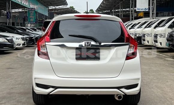 ซื้อ รถมือสอง Honda Jazz ขาว รถยนต์ ใน %{เมือง} ใน กรุงเทพมหานคร ซื้อ รถมือสอง Honda Jazz ขาว รถยนต์ ใน %{เมือง} ใน กรุงเทพมหานคร