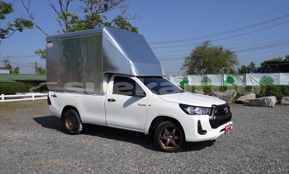 Buy Used Toyota Hiluxe Revo White Car in Bangkok in Bangkok