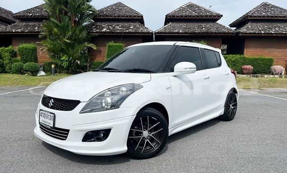 ซื้อ รถมือสอง Suzuki Swift ขาว รถยนต์ ใน %{เมือง} ใน กรุงเทพมหานคร