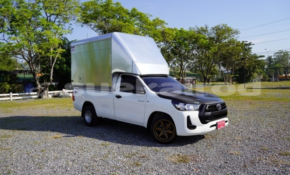 Buy Used Toyota Hiluxe Revo White Car in Bangkok in Bangkok