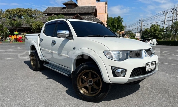 Buy Used Mitsubishi Triton White Car in Bangkok in Bangkok