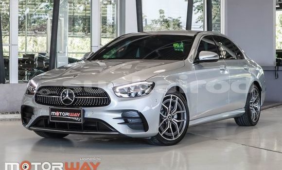 ซื้อ รถมือสอง Mercedes-Benz E-Classe เงิน รถยนต์ ใน %{เมือง} ใน กรุงเทพมหานคร