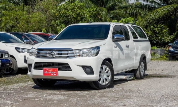 Buy Used Toyota Hiluxe Revo White Car in Bangkok in Bangkok