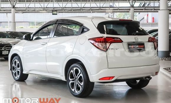 Buy Used Honda HR-V White Car in Bangkok in Bangkok Buy Used Honda HR-V White Car in Bangkok in Bangkok