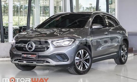 ซื้อ รถมือสอง Mercedes-Benz GLA-klasse เงิน รถยนต์ ใน %{เมือง} ใน กรุงเทพมหานคร