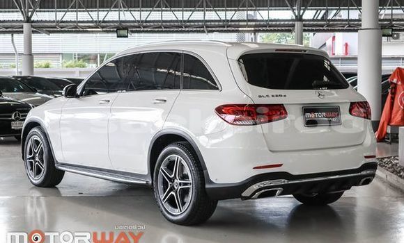 ซื้อ รถมือสอง Mercedes-Benz GLC ขาว รถยนต์ ใน %{เมือง} ใน กรุงเทพมหานคร ซื้อ รถมือสอง Mercedes-Benz GLC ขาว รถยนต์ ใน %{เมือง} ใน กรุงเทพมหานคร
