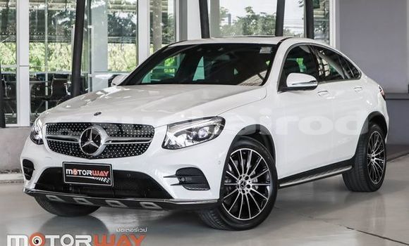 ซื้อ รถมือสอง Mercedes-Benz GLC ขาว รถยนต์ ใน %{เมือง} ใน กรุงเทพมหานคร