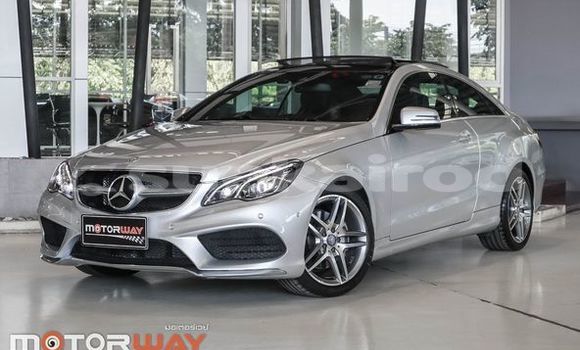 ซื้อ รถมือสอง Mercedes-Benz E-Classe เงิน รถยนต์ ใน %{เมือง} ใน กรุงเทพมหานคร