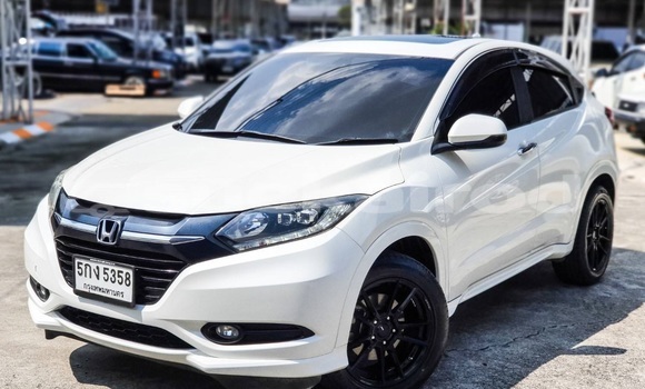 ซื้อ รถมือสอง Honda HR–V ขาว รถยนต์ ใน %{เมือง} ใน กรุงเทพมหานคร