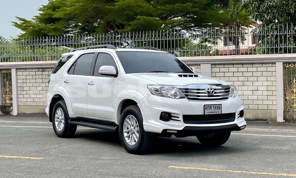 Buy Used Toyota Fortuner White Car in Bangkok in Bangkok
