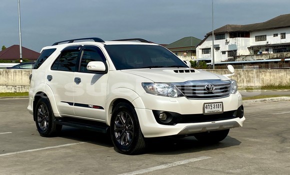 Buy Used Toyota Fortuner White Car in Bangkok in Bangkok