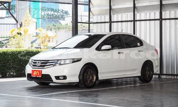 ซื้อ รถมือสอง Honda City ขาว รถยนต์ ใน %{เมือง} ใน กรุงเทพมหานคร
