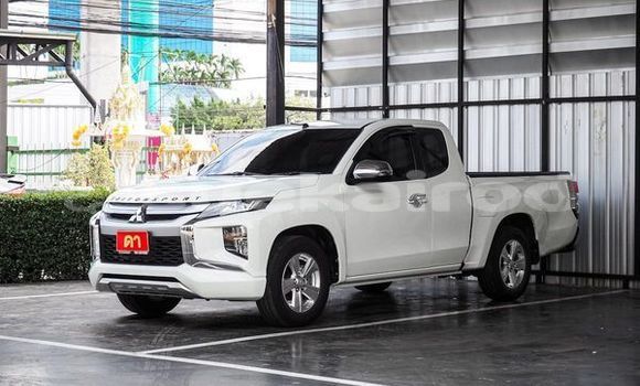 Buy Used Mitsubishi Triton White Car in Bangkok in Bangkok